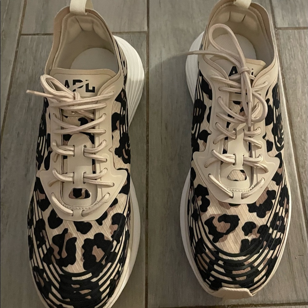 APL Streamline running shoe size 7.5